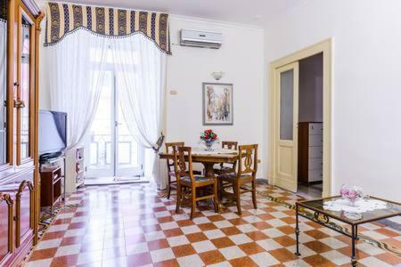 Casa Lillina A Toledo , Near Piazza Del Plebiscito Appartement Napels Buitenkant foto